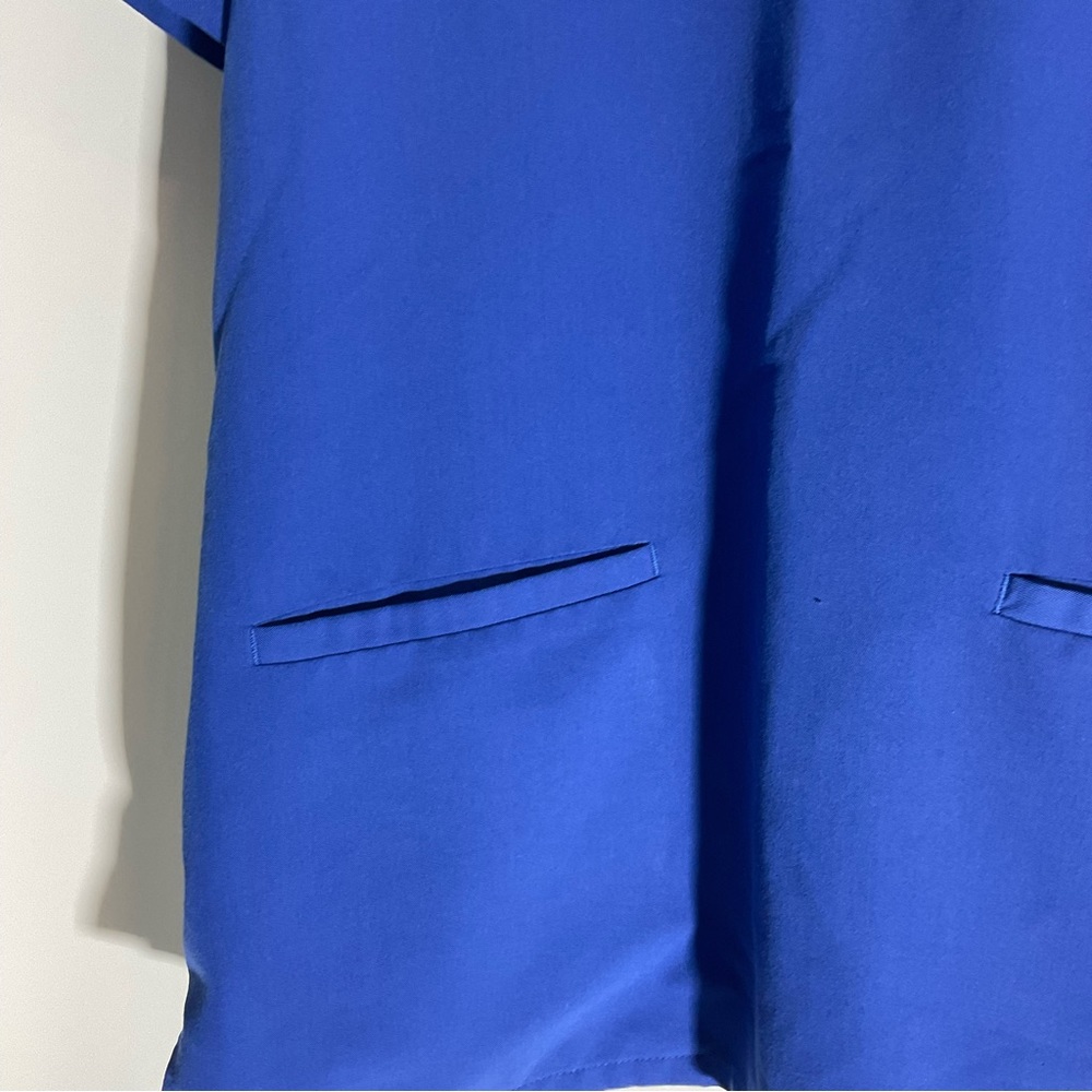 Figs Technical Collection Short Sleeve Pockets V-Neck Scrub Top Slit Sides Sz SM - Picture 9 of 13